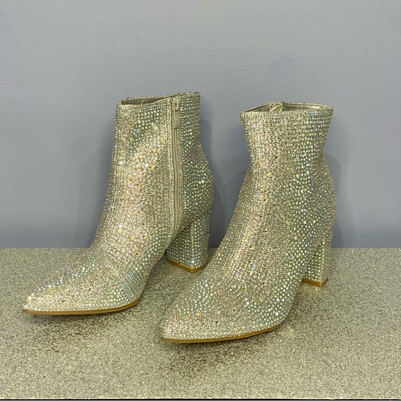 Forever Silver Booties 3” Heel Size 9 - Picture 4 of 7